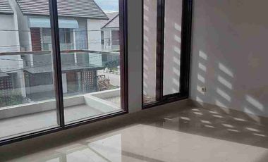 Disewakan Rumah Bagus 2 Lantai di Nusantara Regency Ciganitri