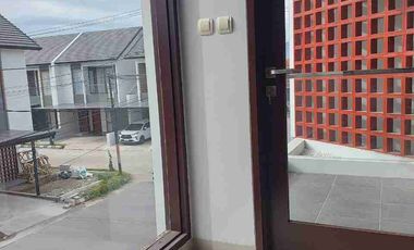 Disewakan Rumah Bagus 2 Lantai di Nusantara Regency Ciganitri