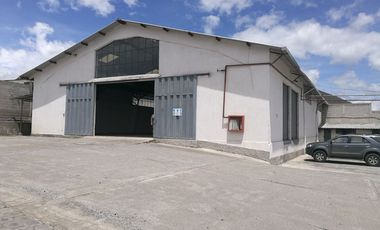 ARRIENDO BODEGA 600M2 NORTE DE QUITO, SECTOR MITAD DEL MUNDO, AMPLIO PATIO DE MANIOBRA