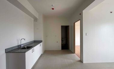 Condo For Sale in Tulip Gardens in Southwoods City