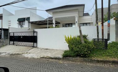 Rumah Cantik Furnished  Setiabudi Regency Bandung Bergaya Classic Amerika