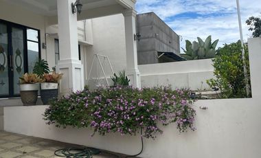 Rumah Cantik Furnished  Setiabudi Regency Bandung Bergaya Classic Amerika