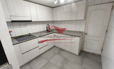 Hermosa Casa de Dos Pisos con 3 Dormitorios, 2 Baños, Villa Santa Maria, Comuna de Quilicura.