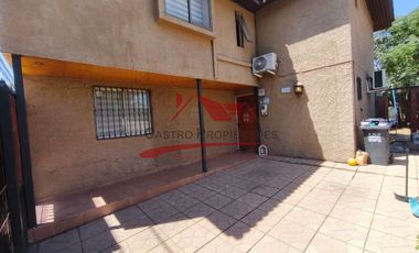 Hermosa Casa de Dos Pisos con 3 Dormitorios, 2 Baños, Villa Santa Maria, Comuna de Quilicura.