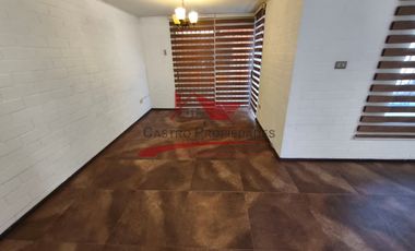 Hermosa Casa de Dos Pisos con 3 Dormitorios, 2 Baños, Villa Santa Maria, Comuna de Quilicura.