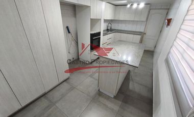 Hermosa Casa de Dos Pisos con 3 Dormitorios, 2 Baños, Villa Santa Maria, Comuna de Quilicura.