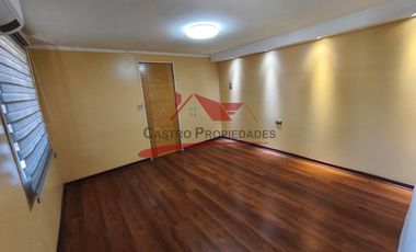 Hermosa Casa de Dos Pisos con 3 Dormitorios, 2 Baños, Villa Santa Maria, Comuna de Quilicura.