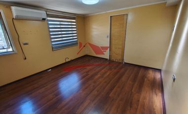 Hermosa Casa de Dos Pisos con 3 Dormitorios, 2 Baños, Villa Santa Maria, Comuna de Quilicura.