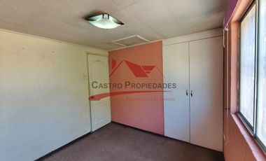 Hermosa Casa de Dos Pisos con 3 Dormitorios, 2 Baños, Villa Santa Maria, Comuna de Quilicura.