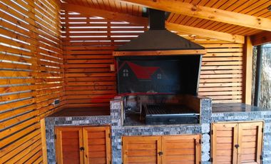 Hermosa Casa de Dos Pisos con 3 Dormitorios, 2 Baños, Villa Santa Maria, Comuna de Quilicura.