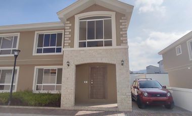 CHILLOS, San Gabriel, vendo casa 3 alcobas, terreno m240m2, construcción 183m2, patio