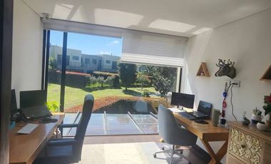 ESPECTACULAR CASA ESQUINERA EN VENTA - CAJICA CERCA CARULLA Ubicación privilegiada en conjunto cerrado  Si buscas amplitud, privacidad y un entorno v