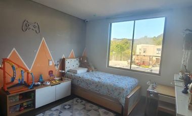 ESPECTACULAR CASA ESQUINERA EN VENTA - CAJICA CERCA CARULLA Ubicación privilegiada en conjunto cerrado  Si buscas amplitud, privacidad y un entorno v