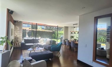ESPECTACULAR CASA ESQUINERA EN VENTA - CAJICA CERCA CARULLA Ubicación privilegiada en conjunto cerrado  Si buscas amplitud, privacidad y un entorno v