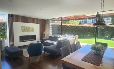 ESPECTACULAR CASA ESQUINERA EN VENTA - CAJICA CERCA CARULLA Ubicación privilegiada en conjunto cerrado  Si buscas amplitud, privacidad y un entorno v