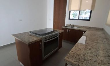 Casa en VENTA en Residencial Tanaj, Temozón Norte, Mérida. Recámara en planta baja