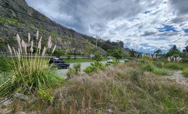 Terreno en venta con frente a la Autopista Cuenca Azogues 6500m2