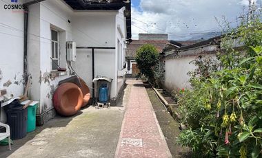 Casa de venta en Otavalo, pleno centro, 1280 m2 terreno