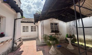 Casa de venta en Otavalo, pleno centro, 1280 m2 terreno