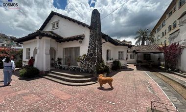 Casa de venta en Otavalo, pleno centro, 1280 m2 terreno