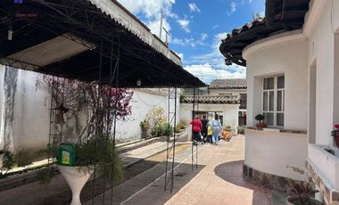 Casa de venta en Otavalo, pleno centro, 1280 m2 terreno