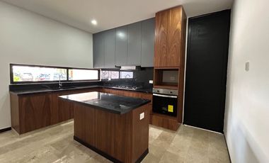 Hermosa casa en venta ENTREGA INMEDIATA en Privada al Norte de Mérida