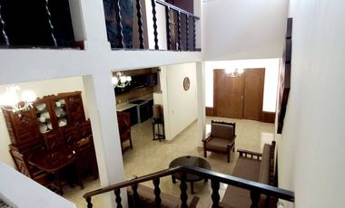 BONITA Y AMPLIA CASA EN EL CENTRO DE VILLA CORONA