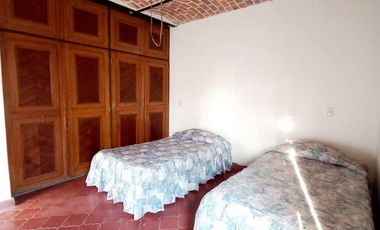 BONITA Y AMPLIA CASA EN EL CENTRO DE VILLA CORONA