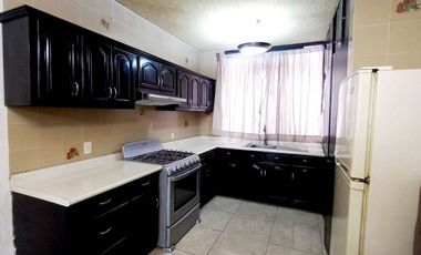 BONITA Y AMPLIA CASA EN EL CENTRO DE VILLA CORONA