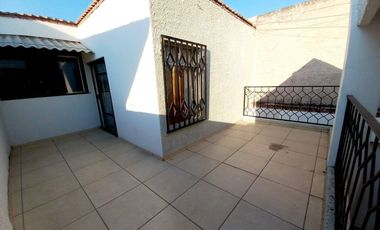 BONITA Y AMPLIA CASA EN EL CENTRO DE VILLA CORONA