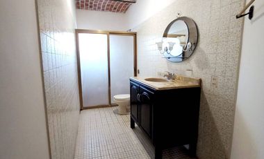 BONITA Y AMPLIA CASA EN EL CENTRO DE VILLA CORONA