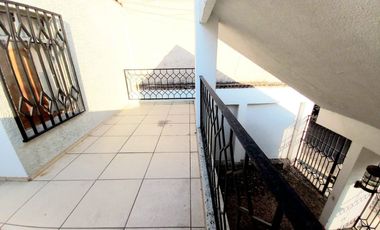 BONITA Y AMPLIA CASA EN EL CENTRO DE VILLA CORONA