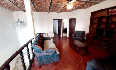 BONITA Y AMPLIA CASA EN EL CENTRO DE VILLA CORONA