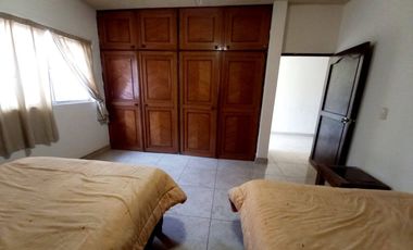 BONITA Y AMPLIA CASA EN EL CENTRO DE VILLA CORONA