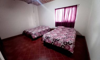 BONITA Y AMPLIA CASA EN EL CENTRO DE VILLA CORONA