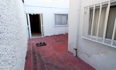 BONITA Y AMPLIA CASA EN EL CENTRO DE VILLA CORONA