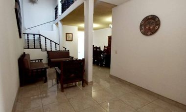 BONITA Y AMPLIA CASA EN EL CENTRO DE VILLA CORONA