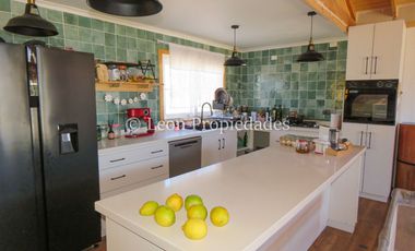 Leon Propiedades vende parcela con casa en Sector Julio Silva, Camino el toro, Curacaví.