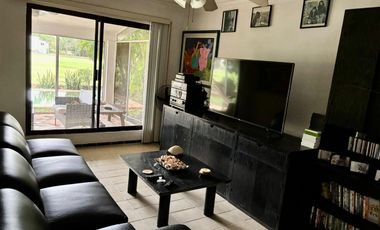 VENTA CASA EN EL CLUB DE GOLF LA CEIBA FRENTE AL CAMPO.