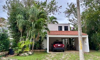 VENTA CASA EN EL CLUB DE GOLF LA CEIBA FRENTE AL CAMPO.