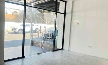 Alquilo local comercial de 36 Mts2 en Ceibos Norte