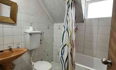 Arriendo casa 6 Dormitorios y 2 baños