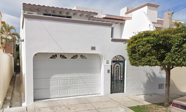 FORMIDABLE CASA EN INIGUABLE ZONA  de ADJUDICACION en REMATE UNICA PROPIEDAD EN LA ZONA