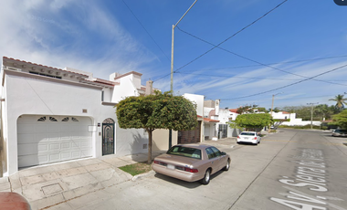 FORMIDABLE CASA EN INIGUABLE ZONA  de ADJUDICACION en REMATE UNICA PROPIEDAD EN LA ZONA