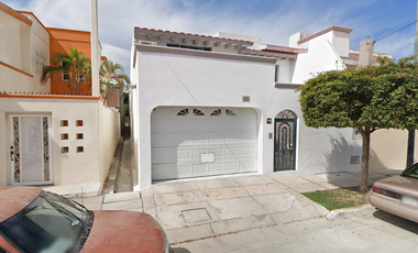 FORMIDABLE CASA EN INIGUABLE ZONA  de ADJUDICACION en REMATE UNICA PROPIEDAD EN LA ZONA