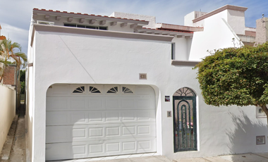 FORMIDABLE CASA EN INIGUABLE ZONA  de ADJUDICACION en REMATE UNICA PROPIEDAD EN LA ZONA