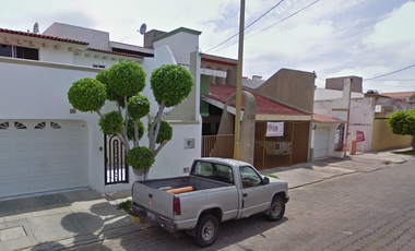 FORMIDABLE CASA EN INIGUABLE ZONA  de ADJUDICACION en REMATE UNICA PROPIEDAD EN LA ZONA