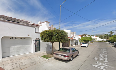 FORMIDABLE CASA EN INIGUABLE ZONA  de ADJUDICACION en REMATE UNICA PROPIEDAD EN LA ZONA