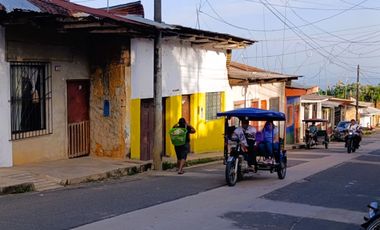 Se vende propiedad con construcción tradicional de tapial y madera. Olvídese del calor sofocante y el ruido de las construcciones modernas de cemento.
