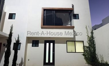 Casa de dos recámaras en renta en Zibatá, Querétaro